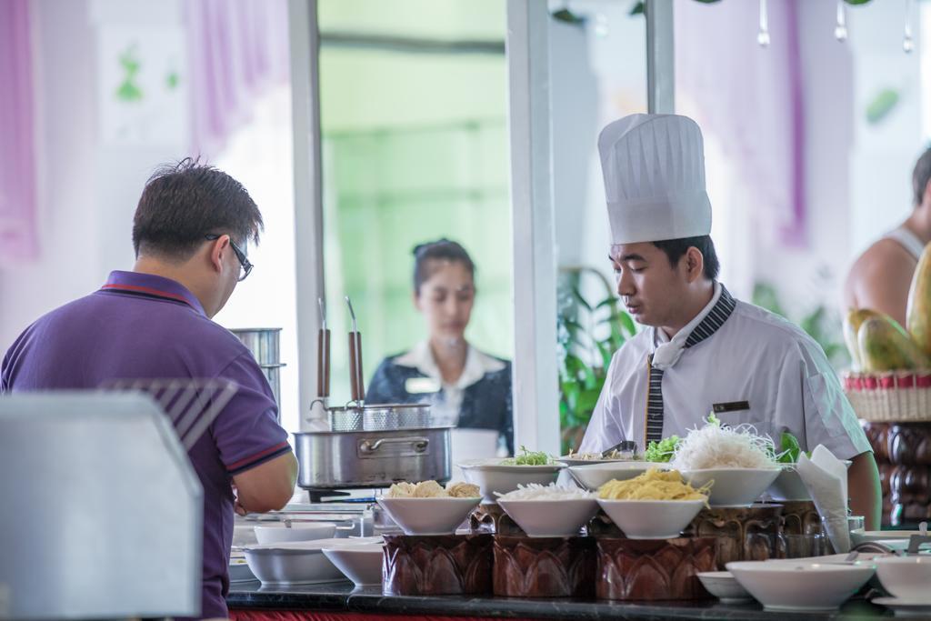 Green Palace Hotel พนมเปญ ภายนอก รูปภาพ